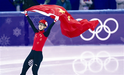 中国选手武大靖夺冠,这是中国代表团在本届冬奥会上的首枚金牌