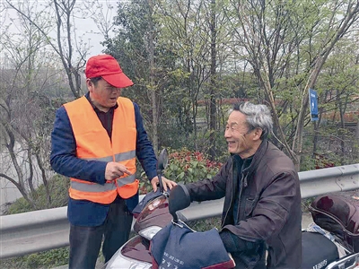 见习记者 胡宗昊 通讯员 李少可 海阔天空浪若雷,钱塘潮涌自天来